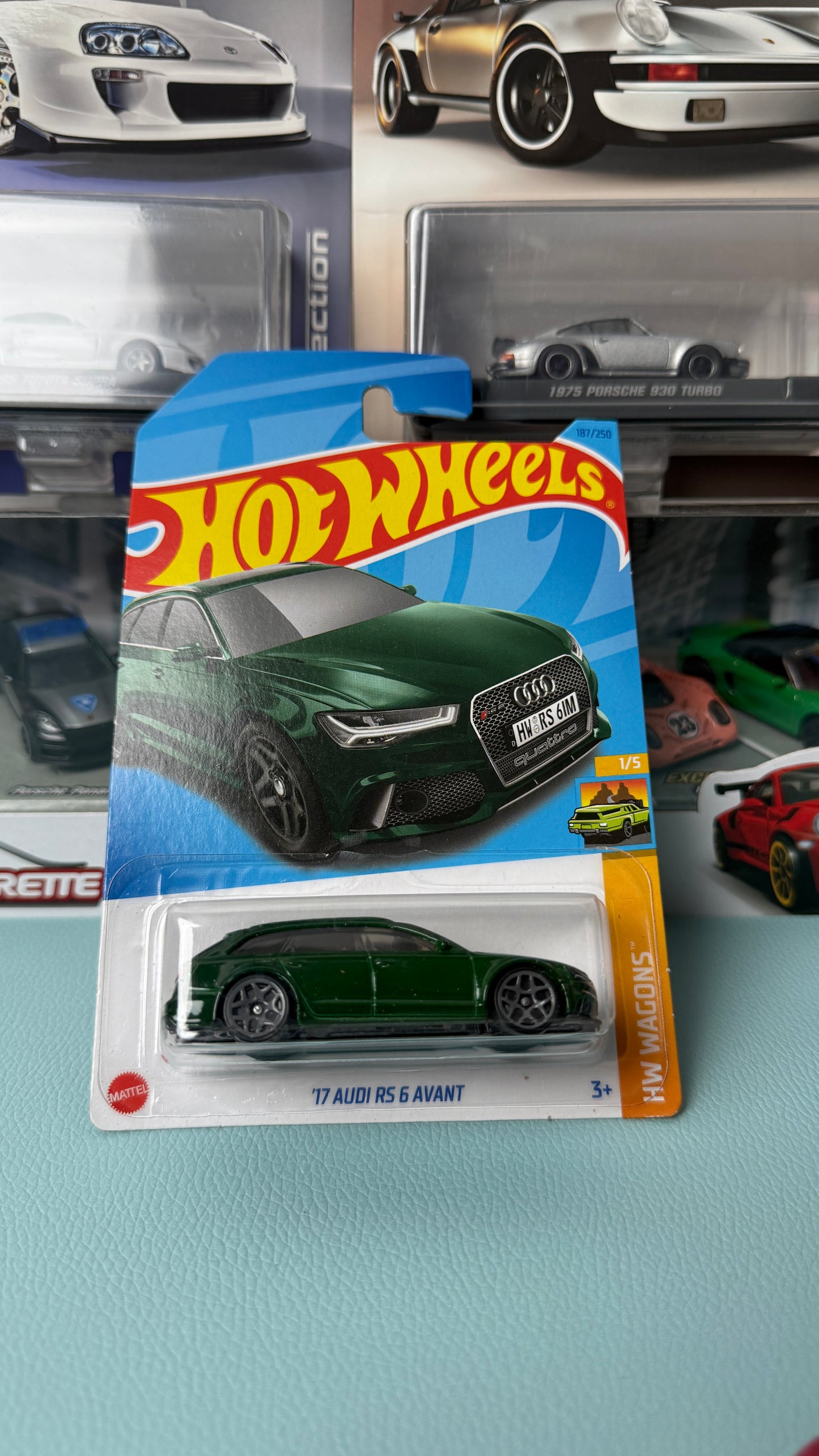 Hot Wheels 17 Audi RS 6 Avant