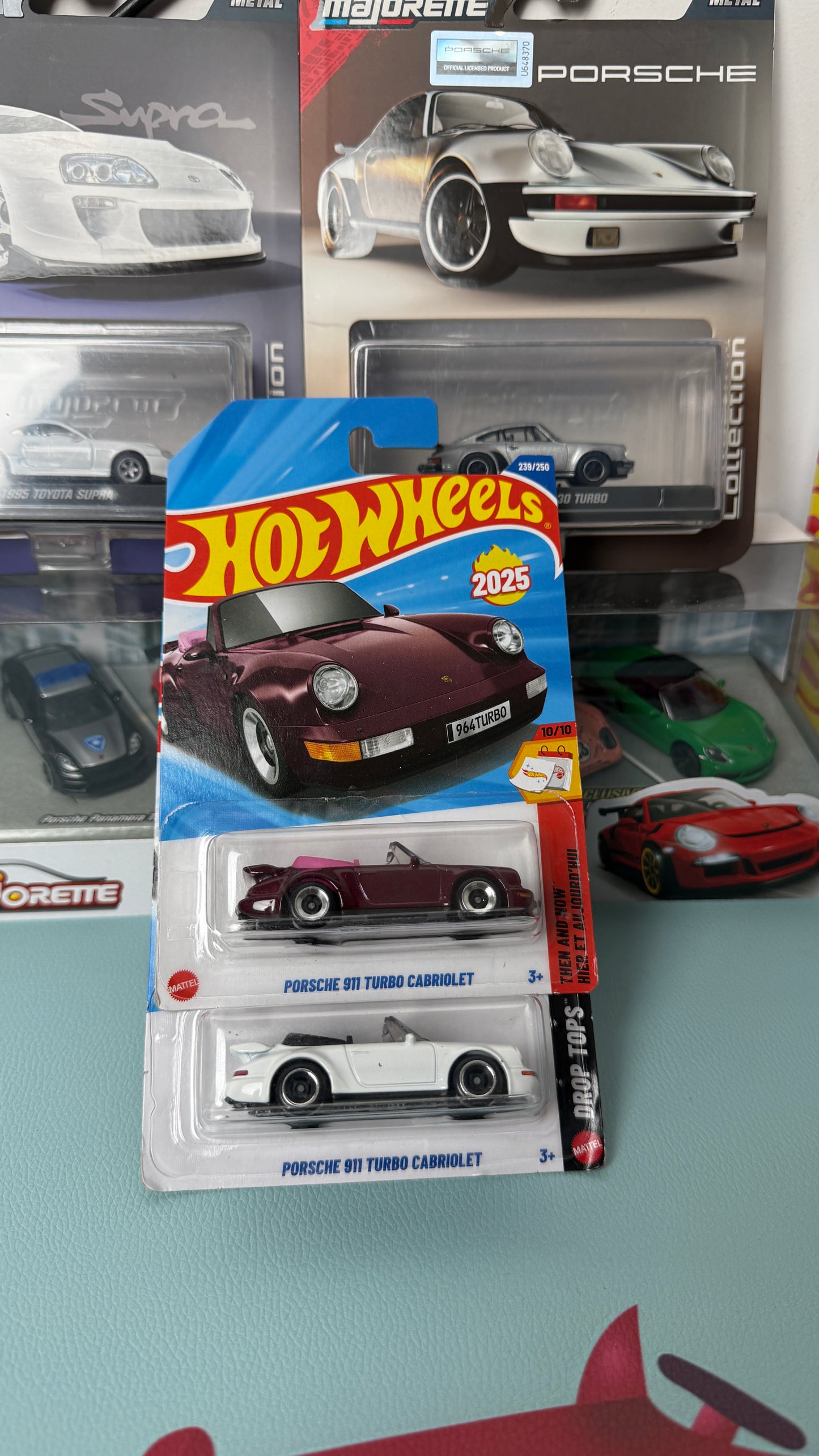Hot Wheels - Porsche 911 Turbo Cabriolet White and Burgundy