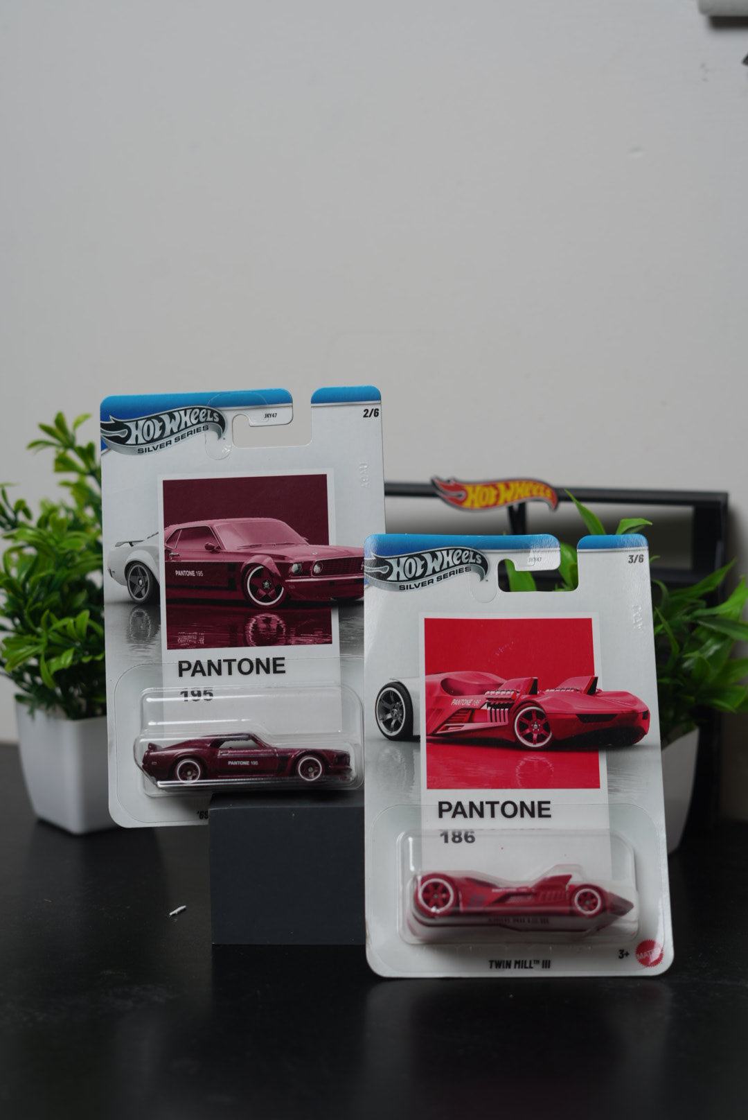 Hot Wheels - Pantone 69 Ford Boss 302 Mustang + Twin Mill