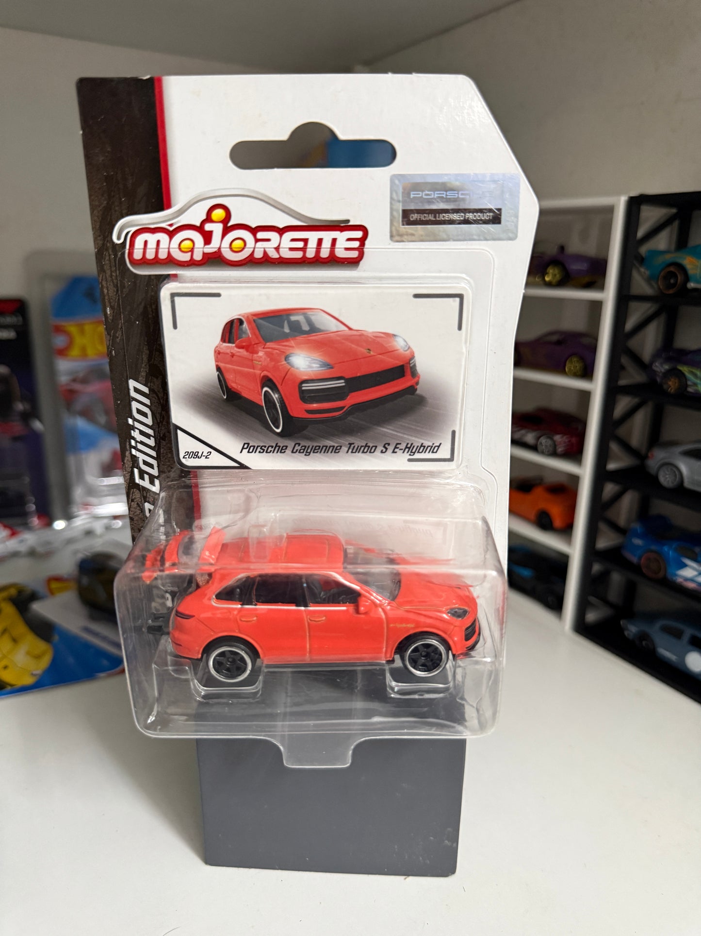 Hot Wheels Porsche Cayenne Turbo S E-Hybrid