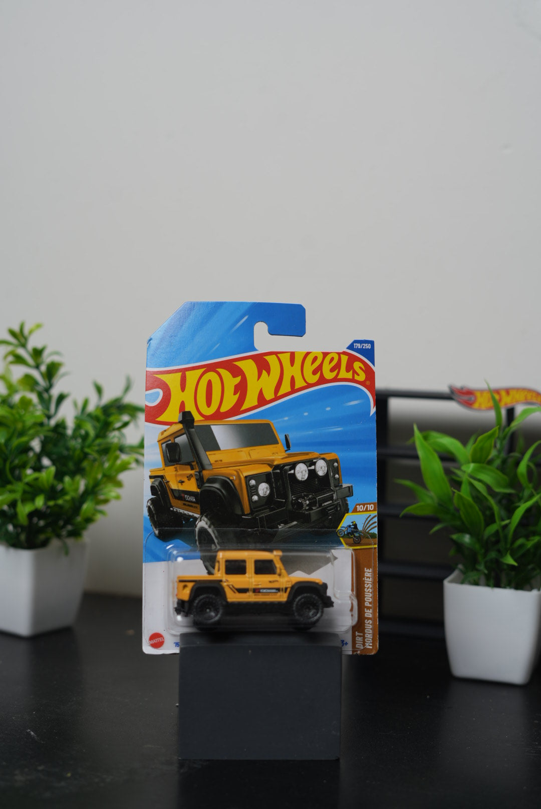 Hot Wheels - LandRover Double Cab Yellow