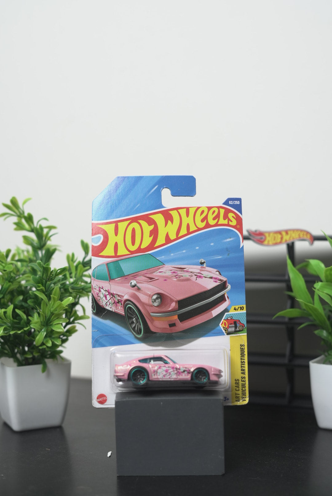 Hot Wheels Datsun 240Z Pink