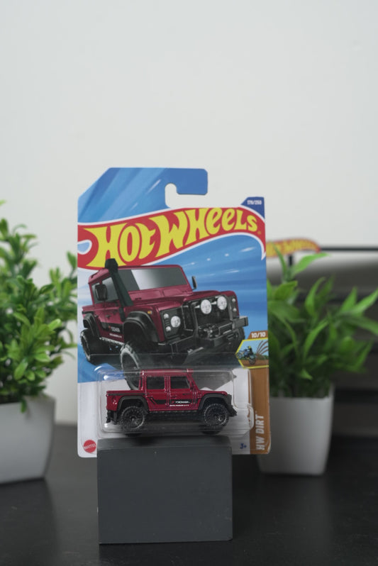 Hot Wheels Land Rover Defender Double Cab - Maroon