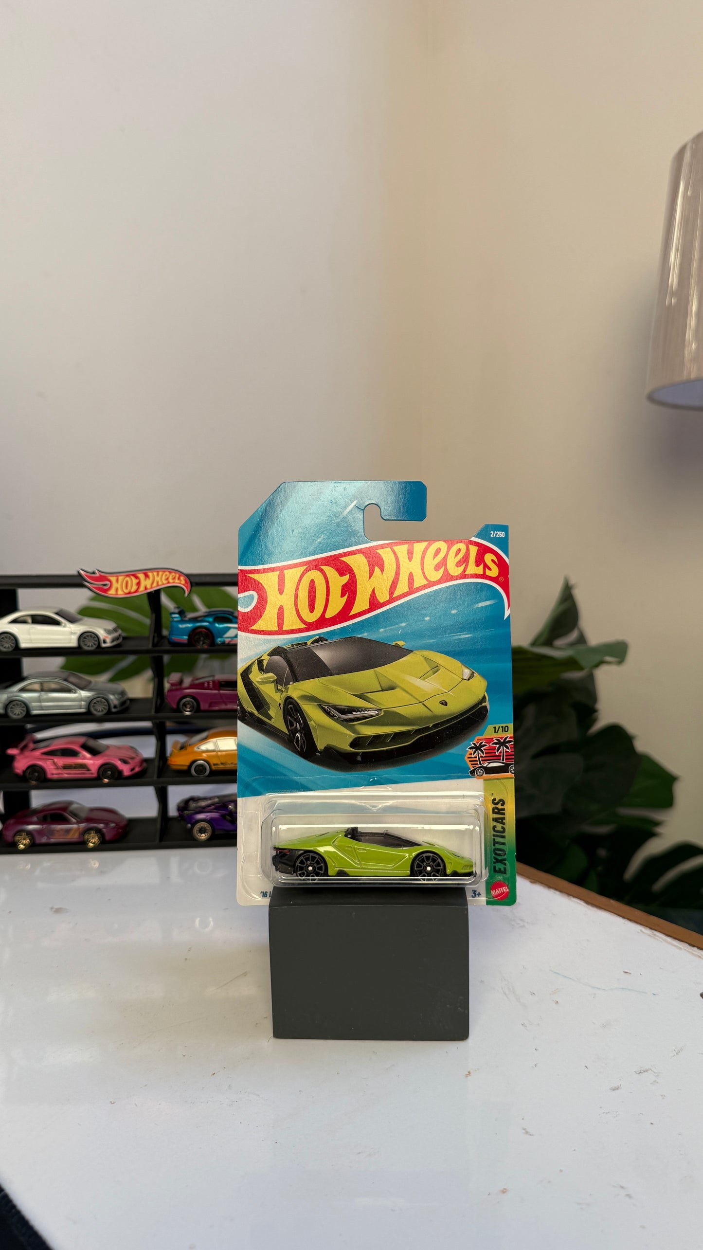 Hot Wheels - 16 Lamborghini Centernario Roadster / Cabriolet Decapotable
